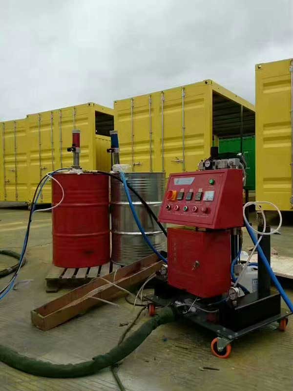 進(jìn)口聚氨酯發(fā)泡機(jī)(圖1) 聚氨酯保溫發(fā)泡機(jī)設(shè)備