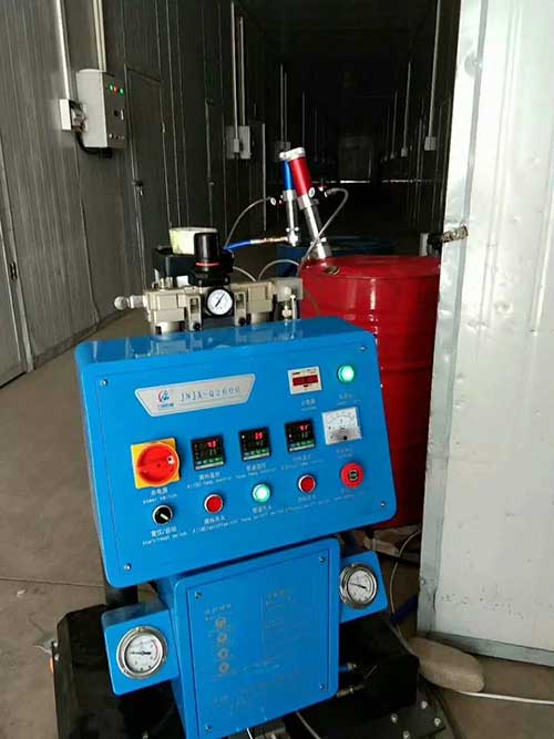冷庫噴涂聚氨酯保冷嗎(圖2) Q2600冷庫噴涂機(jī)