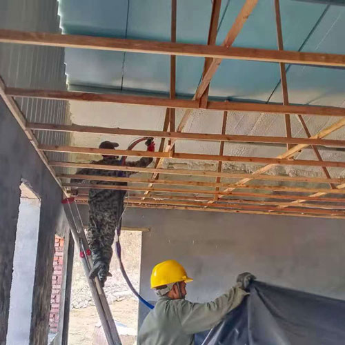 養(yǎng)殖場頂棚保溫 發(fā)泡聚氨酯噴涂機(jī)(圖2) 養(yǎng)殖場頂棚保溫 發(fā)泡聚氨酯案例